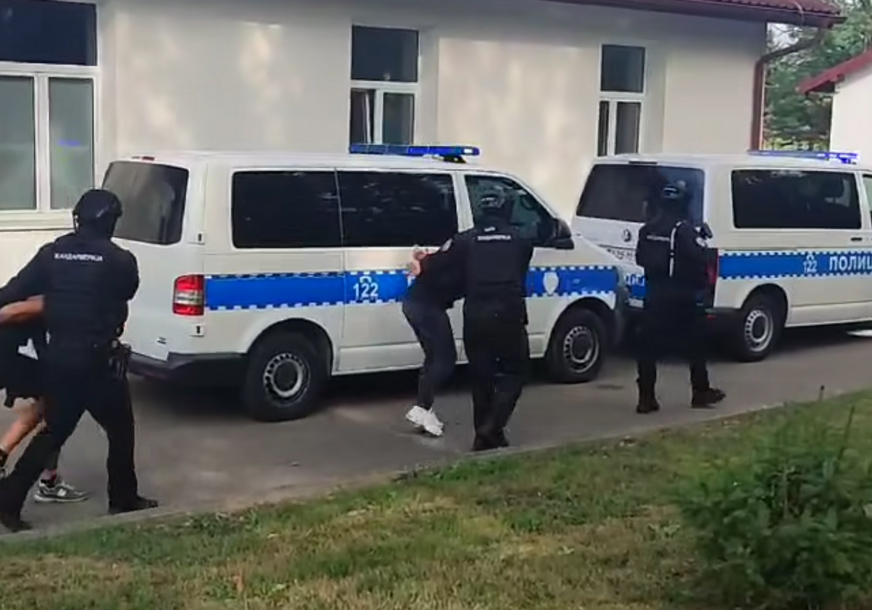 Drogu prodavao u blizini SREDNJOŠKOLSKOG CENTRA u Doboju: Optuženi u akciji „Smagler“ priznali krivicu, Mamula i Dule OSUĐENI na po 3 godine zatvora