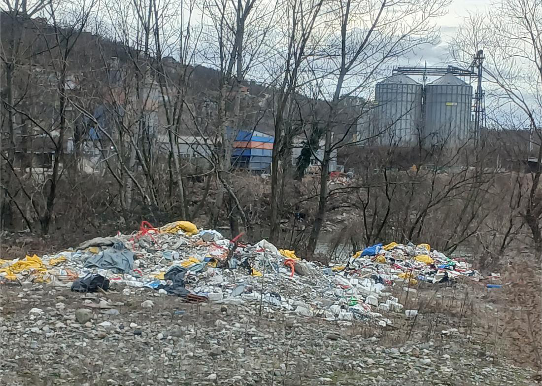 Divlja deponija uz Bosnu: Ko truje rijeku i ko će odgovarati?