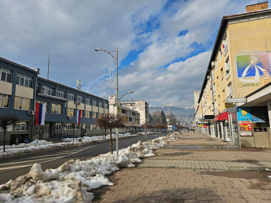 PUTEVI: Mokri kolovozi i snijeg u višim predjelima