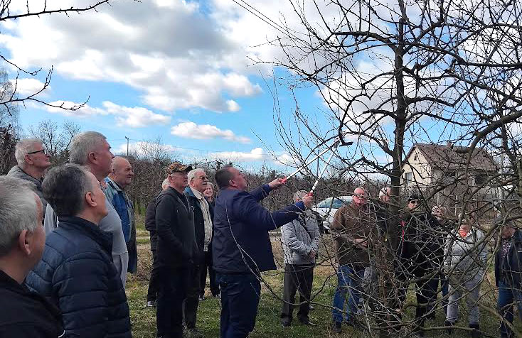 DOBOJ: Održan pčelarsko-voćarski kurs za penzionere