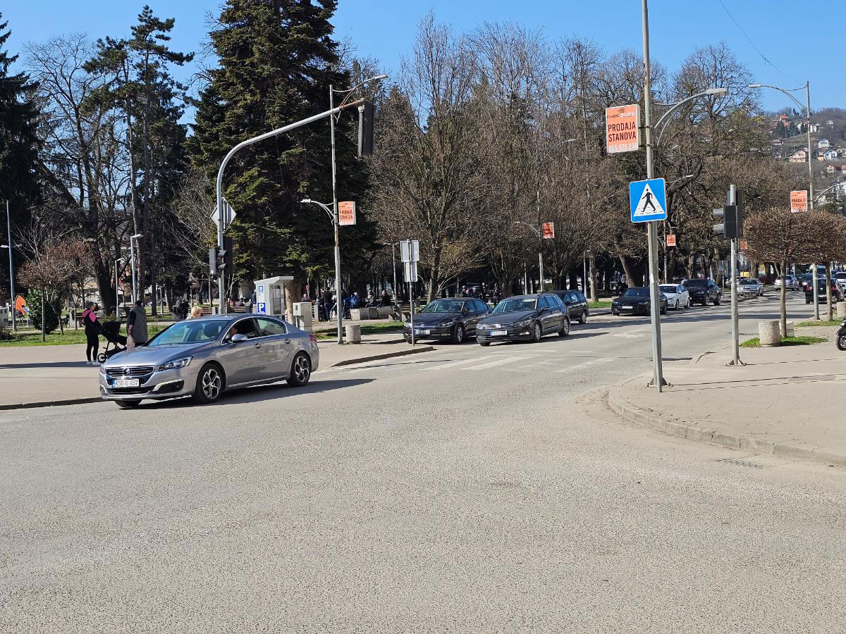 DOBOJ: Saobraćaj se odvija redovno i bez većih zastoja