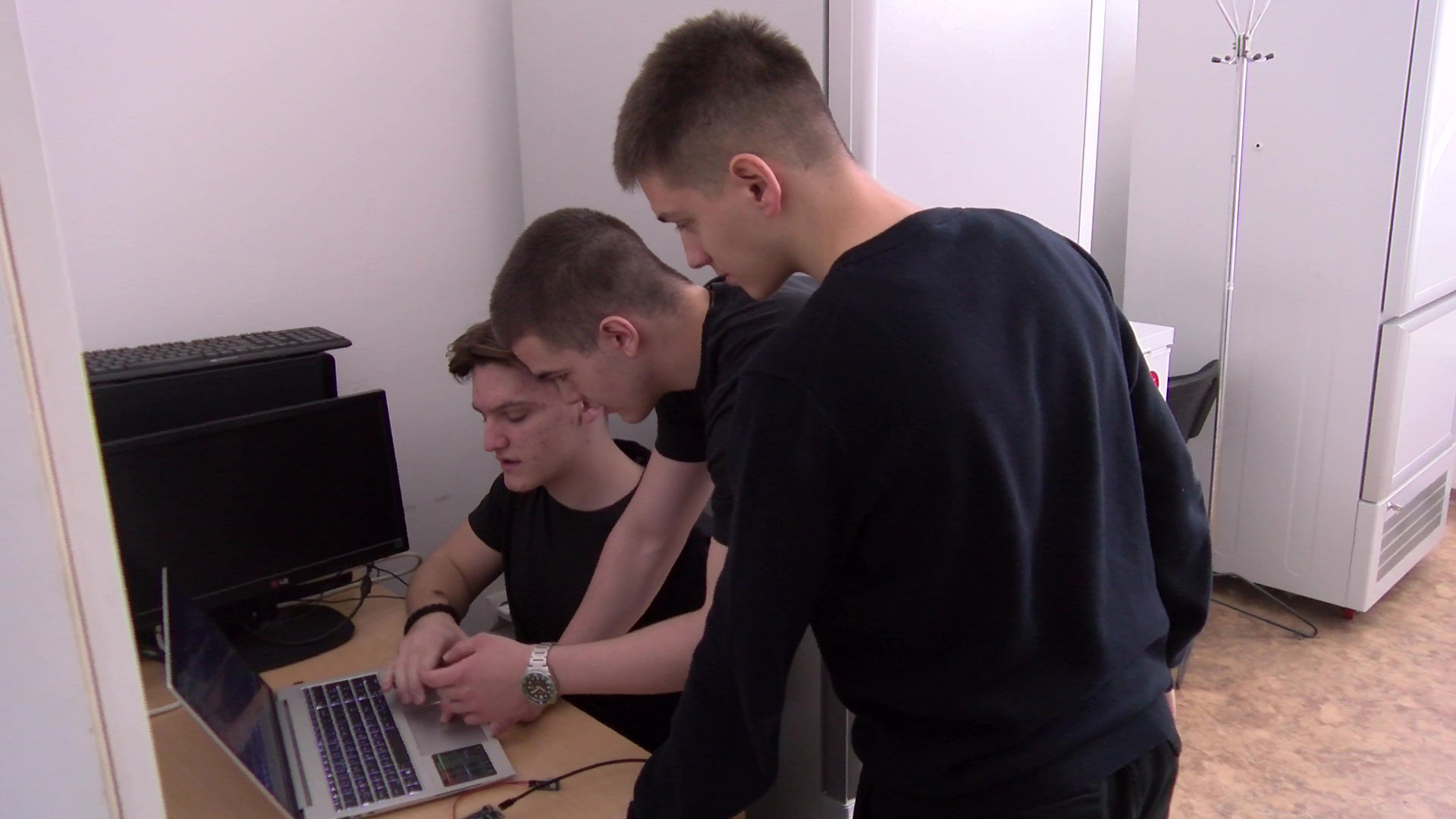 DOBOJ: Gimnazijalci razvili aplikaciju za nadzor temperature vakcina