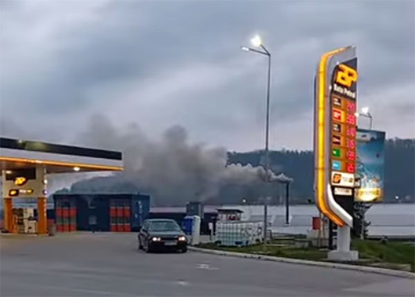 CRNI DIM IZNAD BARA: Građani traže odgovor – ko kontroliše ono što odlazi u vazduh?