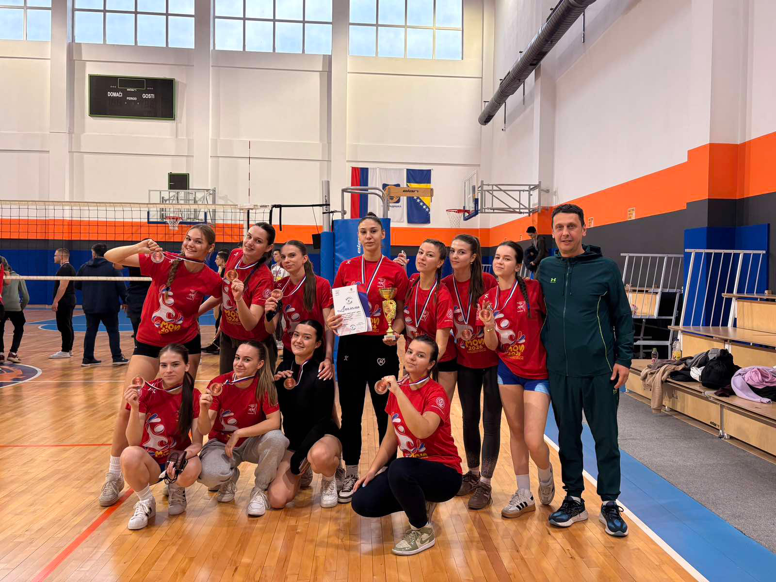 DOBOJ: Gimnazijalke donijele bronzu sa Republičkog takmičenja u odbojci