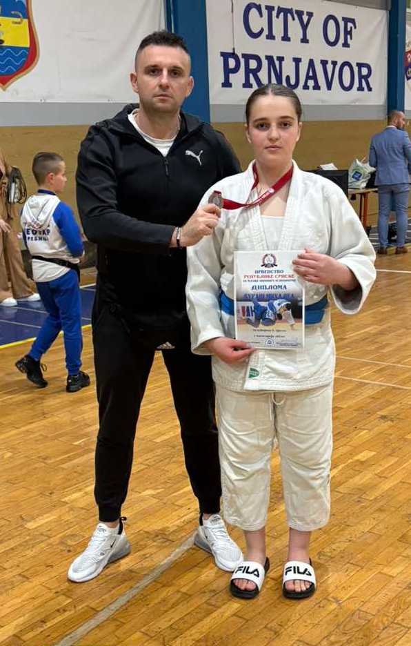PETROVO Mladi dzudisti Morote nastupili u Prnjavoru Jeremicevoj medalja 01