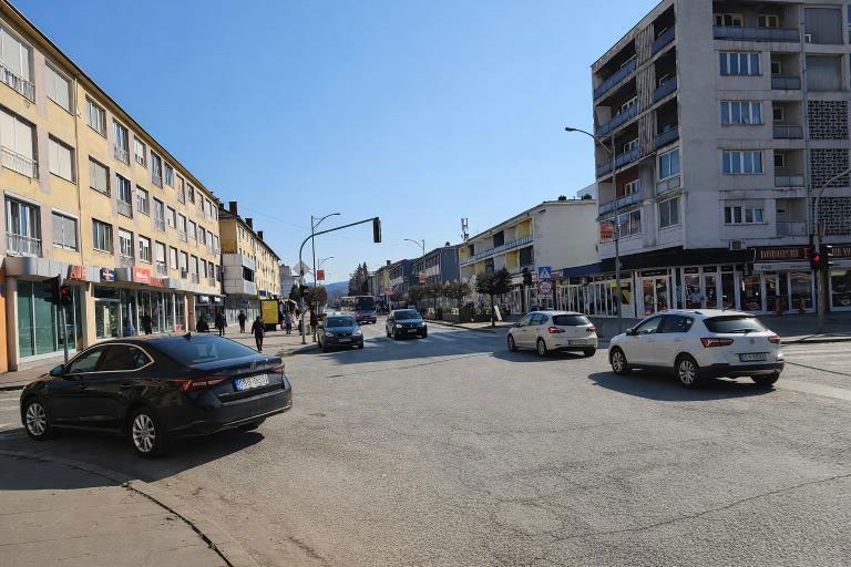 PUTEVI: Pojačan saobraćaj u gradovima, oprez na brojnim dionicama