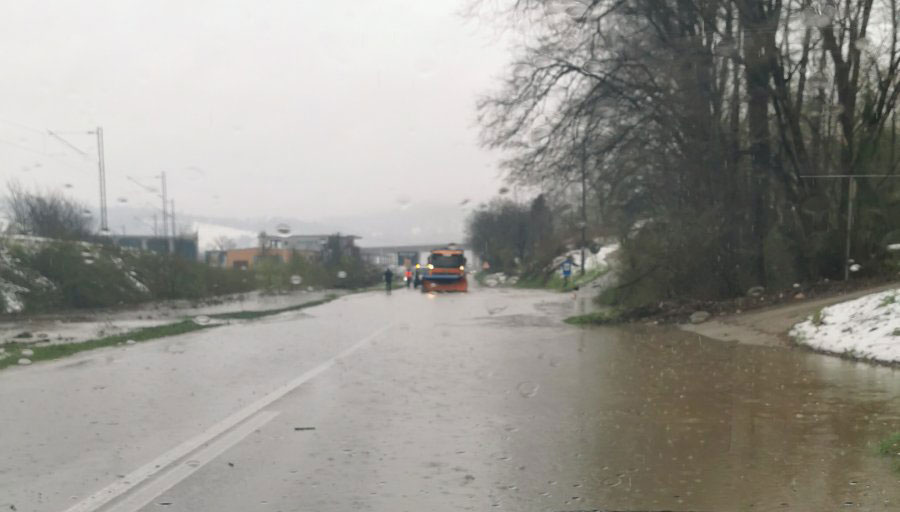 Izlijevanje vode u Pločniku: Otežan ulaz u Doboj iz pravca Rudanke