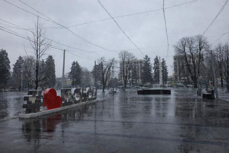 VRIJEME: Oblačno jutro uz kišu, tokom dana zahlađenje i moguć prelazak u susnježicu i snijeg