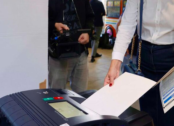 IZBORNI KOMPAS: "Velike stranke koče modernizaciju"