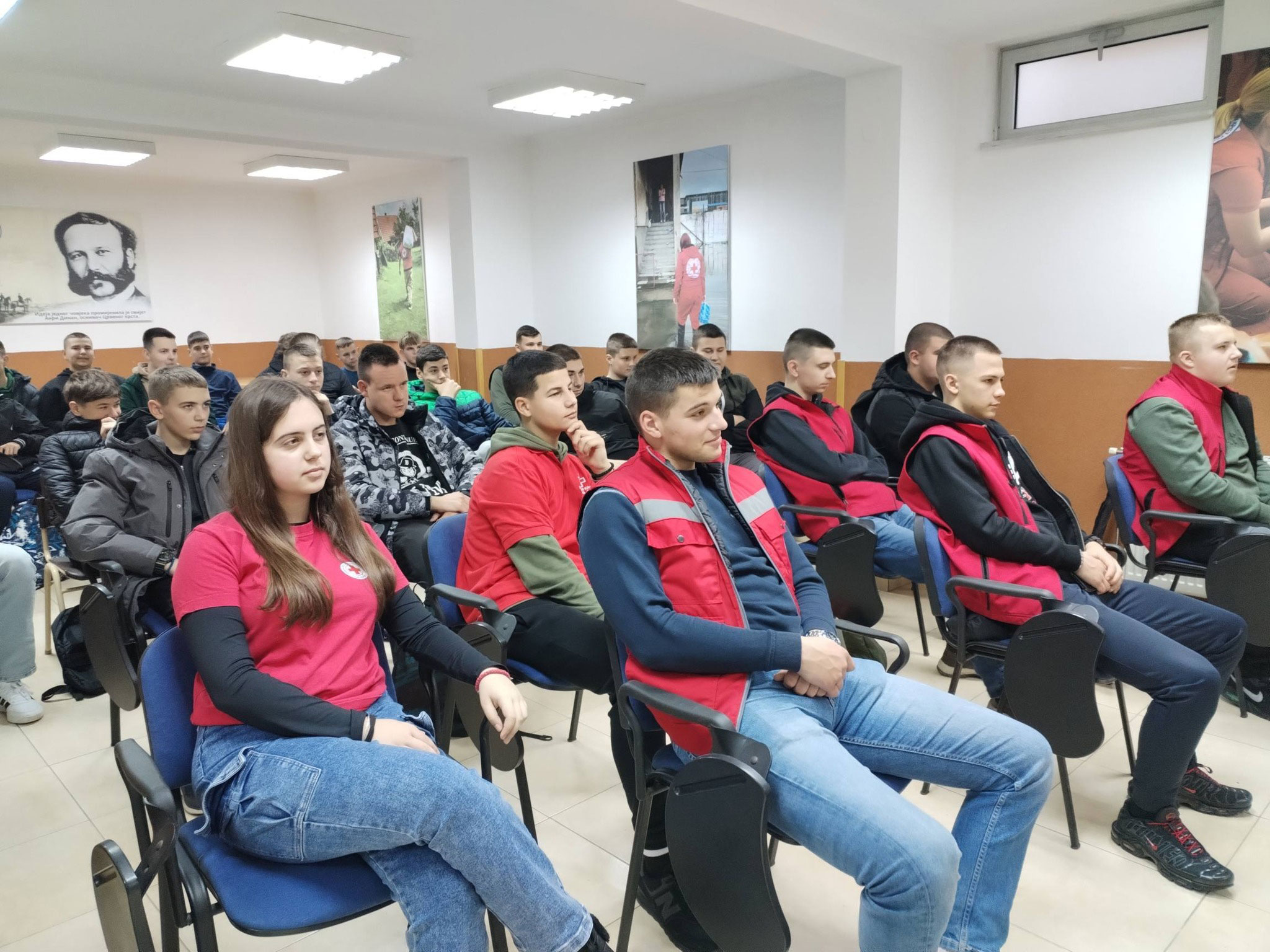 DOBOJ: Predavanje Crvenog krsta o opasnostima od zaostalih eksplozivnih sredstava