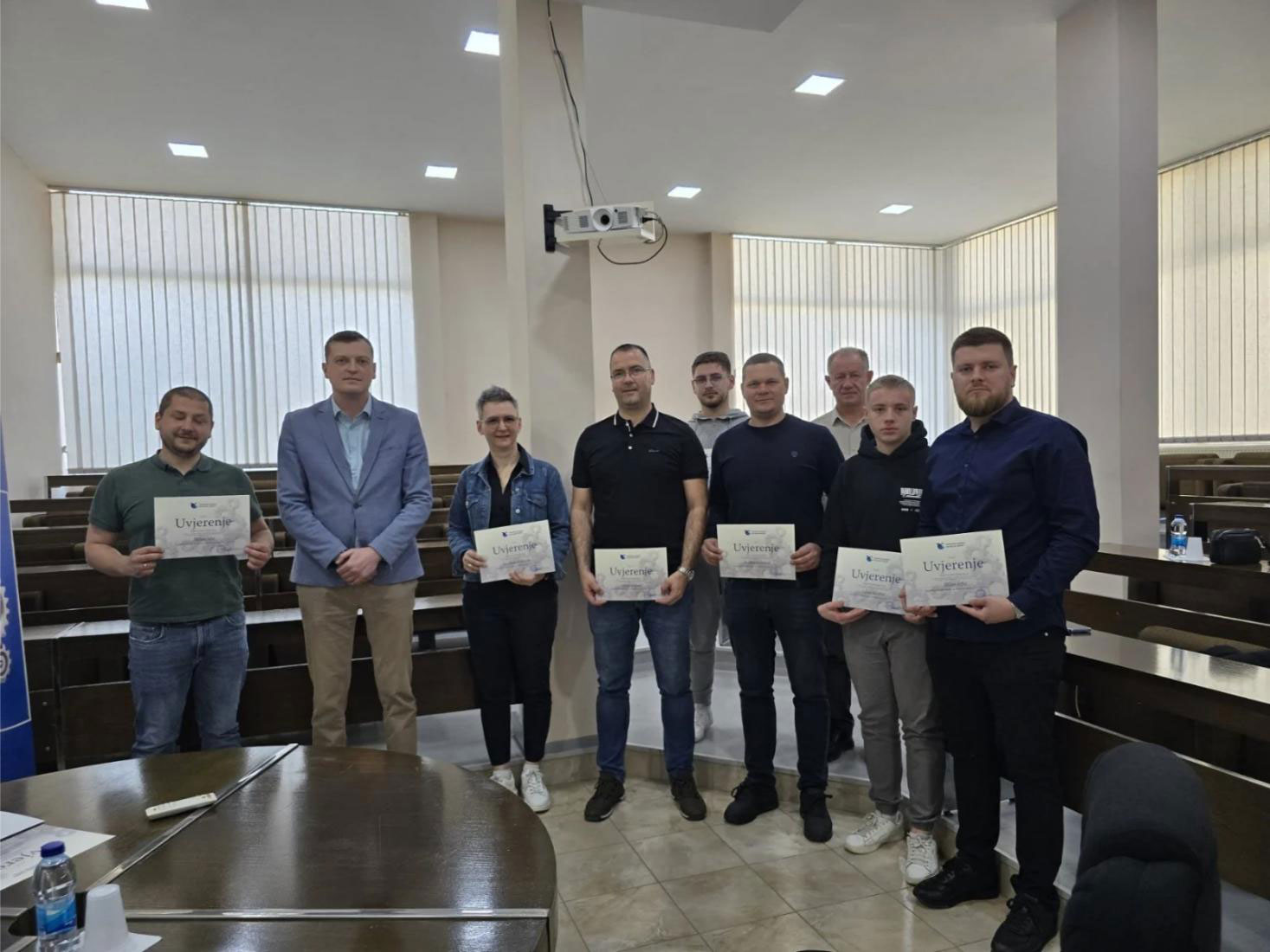 DOBOJ: Završena obuka mentora za rad sa učenicima u realnom sektoru