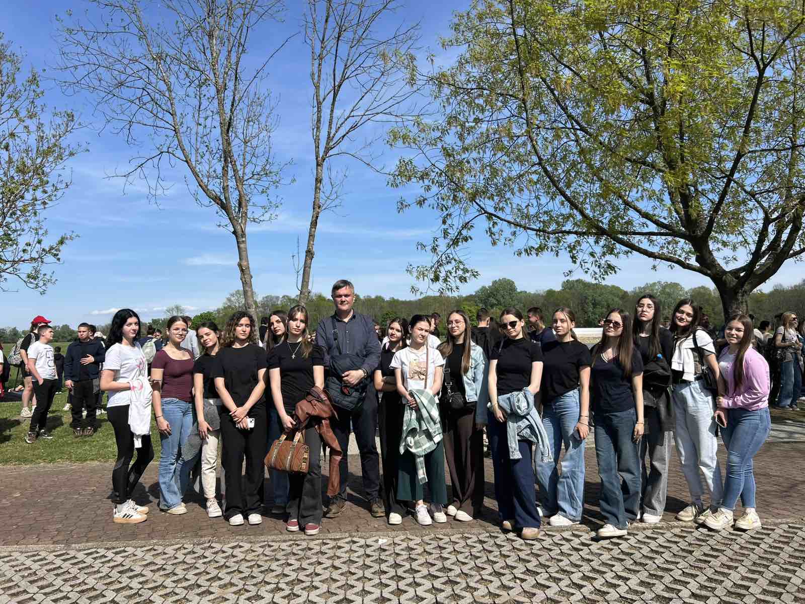 Gimnazija Doboj sjecanje na Jasenovac 01