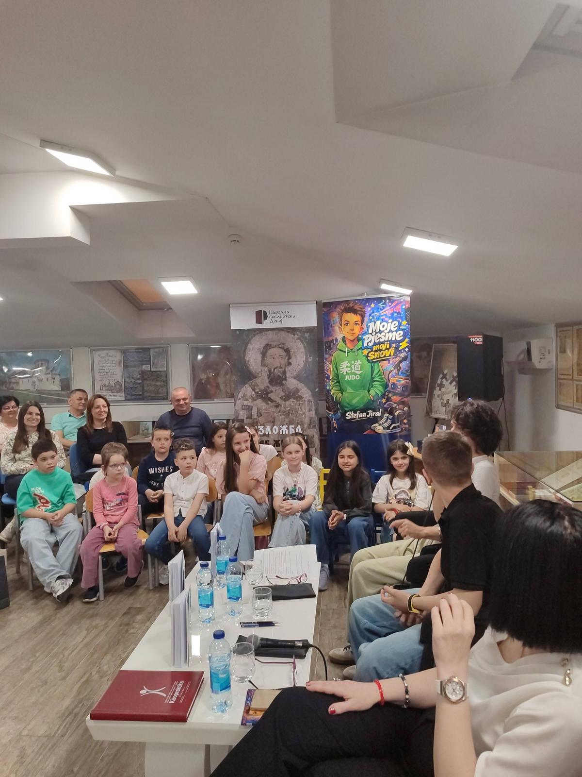 DOBOJ Trinaestogodisnji Stefan Jiral predstavio svoju zbirku poezije 01