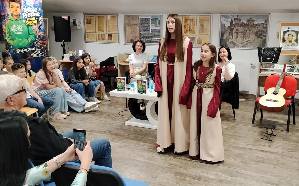 DOBOJ Trinaestogodisnji Stefan Jiral predstavio svoju zbirku poezije 02