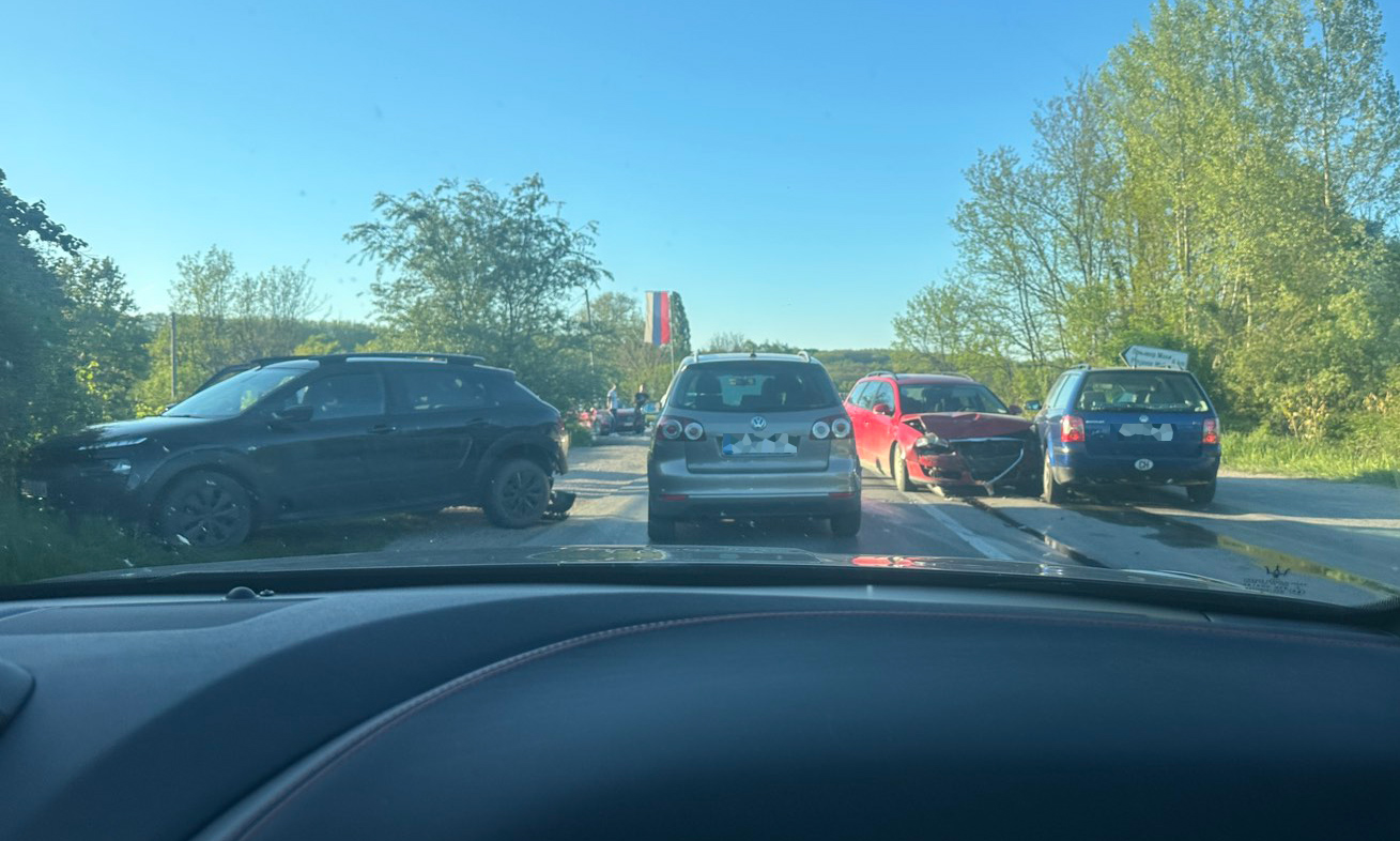DOBOJ: Sudar vozila izazvao kolone na obje strane puta