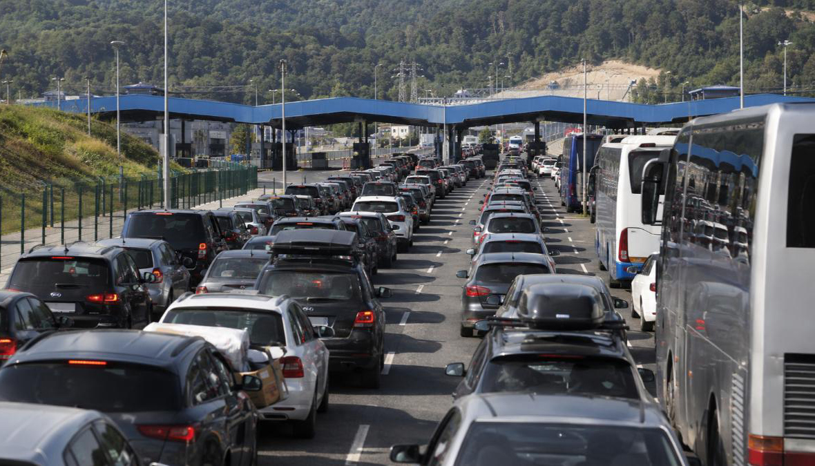 PUTEVI: Gužva prema granici sa Hrvatskom