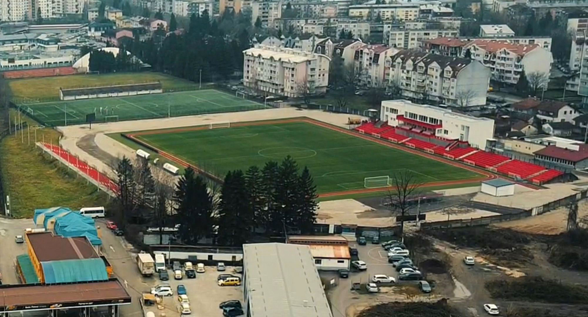 Haos na stadionu Luke: Sukob poslije meča Sloge i Željezničara, policija spriječila veći incident