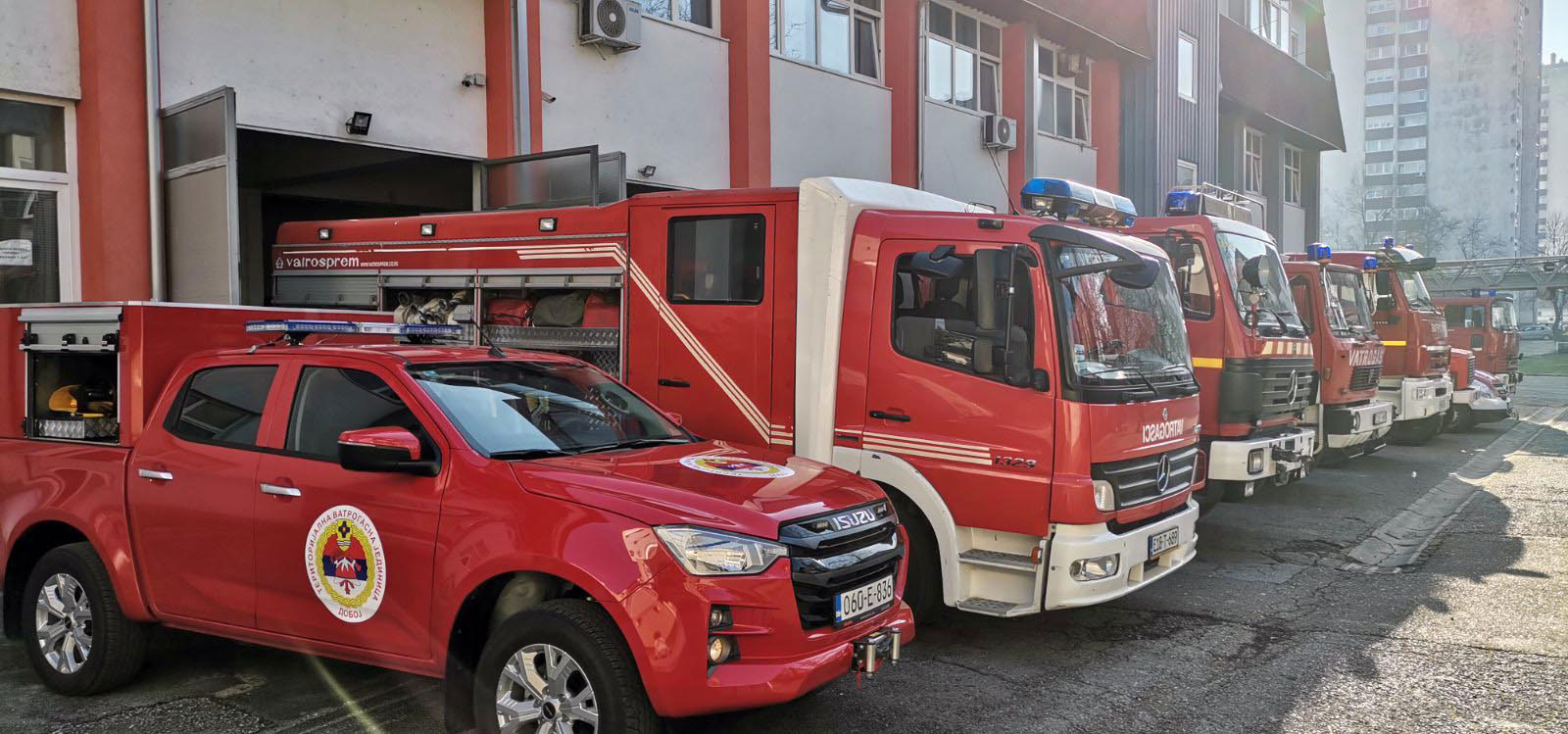 DOBOJ: Predstavljena dva nova vatrogasna vozila