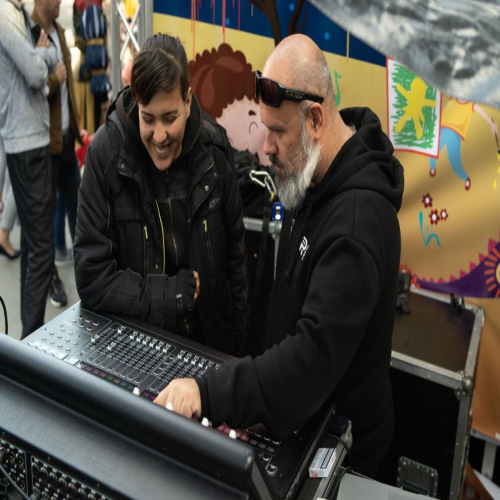 lidija-i-dunja-djevojke-neobicnih-zanimanja-01