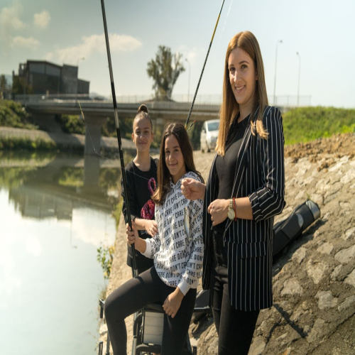 lidija-i-dunja-djevojke-neobicnih-zanimanja-02