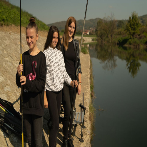 lidija-i-dunja-djevojke-neobicnih-zanimanja-04