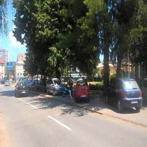 parking-papci-opkolili-zgradu-skuptinegrada-02