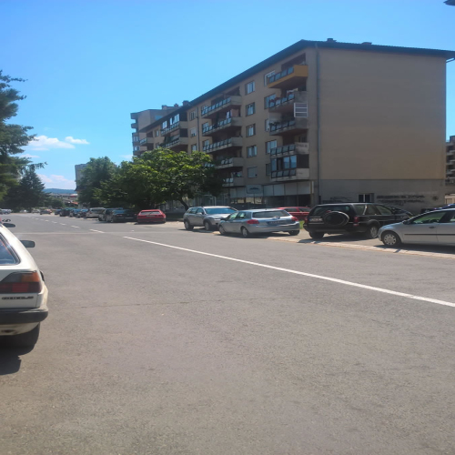 parking-papci-opkolili-zgradu-skuptinegrada-05