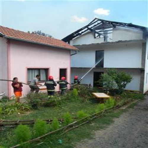 izgorila-kuca-kakmuz-2015-02