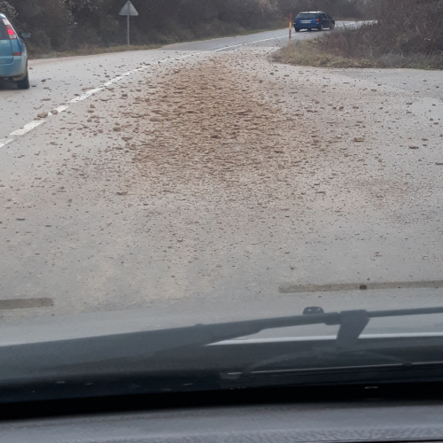 integralovi-kamioni-unistavaju-put-04