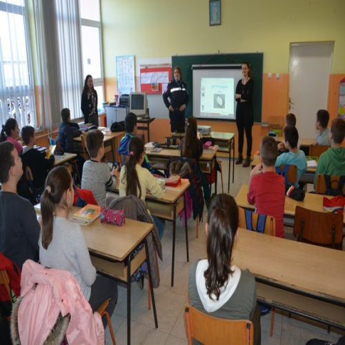 pu-doboj-predavanje-droga-skolarcima-01