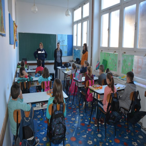 pu-doboj-predavanje-droga-skolarcima-03