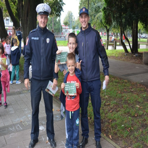policija-djeca-bez-automobila-03