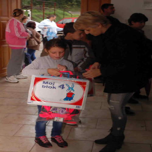 donacija-ucenicima-u-sevarlijama-2015-01