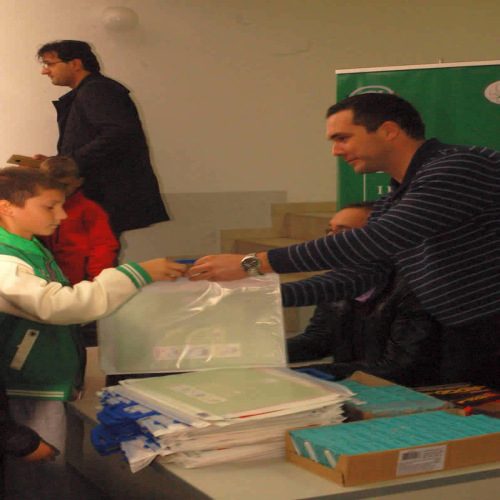 donacija-ucenicima-u-sevarlijama-2015-02