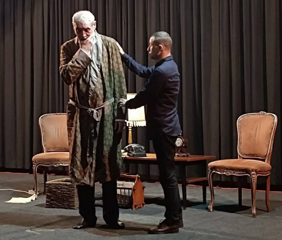 DOBOJ: Pozorišna predstava o Jovan Dučiću oduševila dobojsku publiku