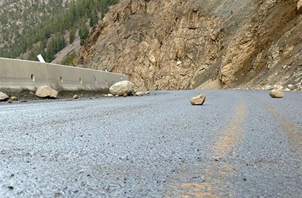 PUTEVI: Kolovozi pretežno suvi, pažnja zbog učestalih odrona