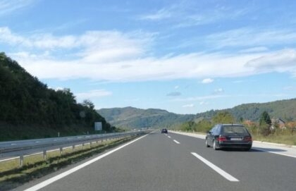 PUTEVI: Kolovozi pretežno suvi, magla u višim predjelima