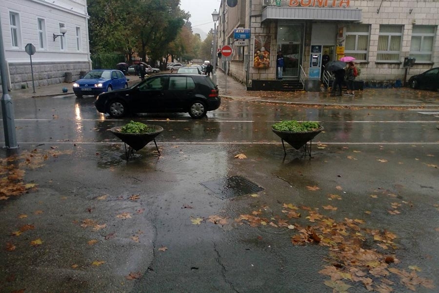 PUTEVI: Oprez - kolovozi mokri, vidljivost smanjena