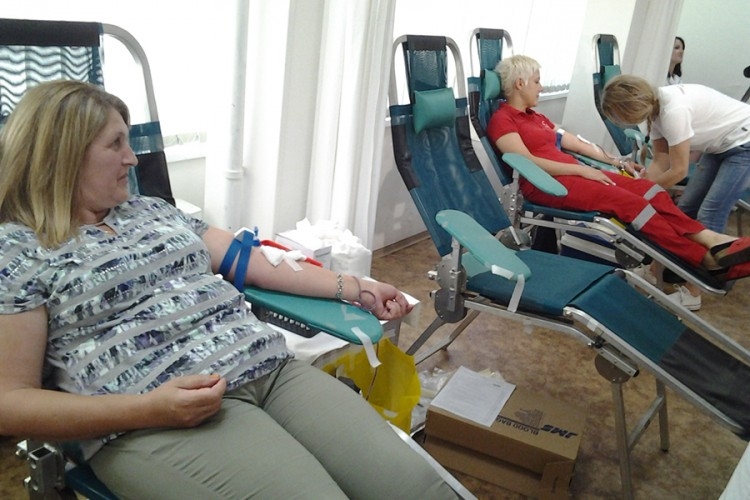 DOBOJ: "Bijeli mantili" dali krv