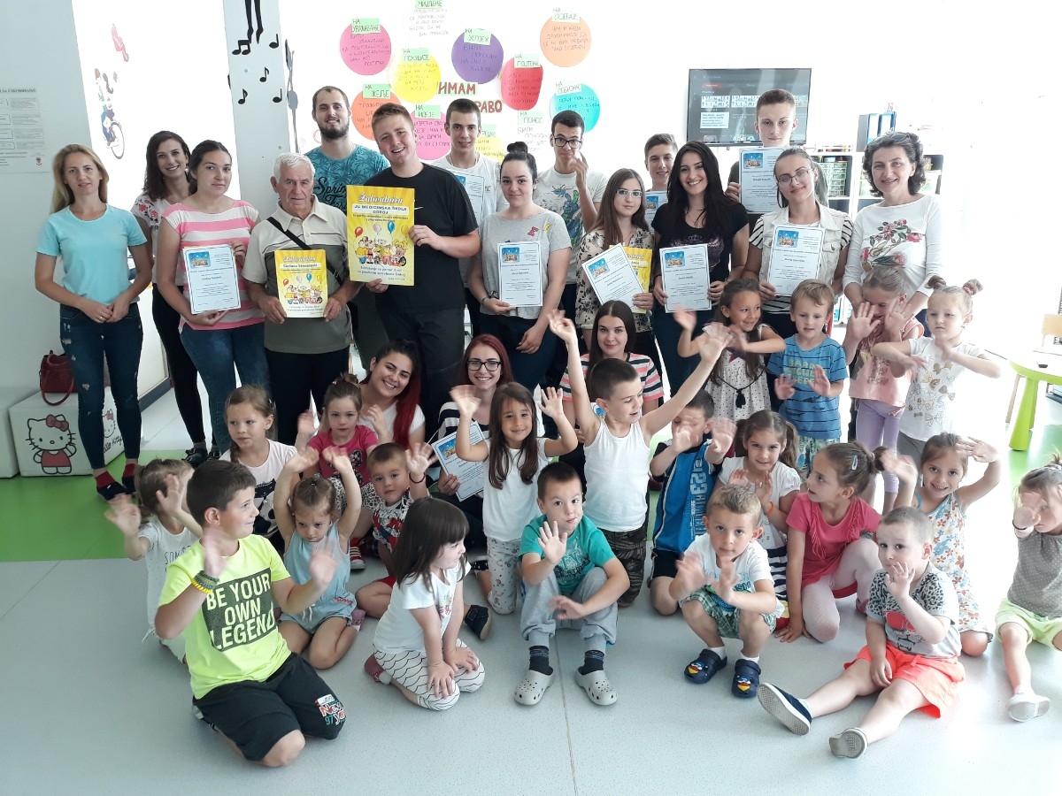 DOBOJSKI INFO SE ZAHVALJUJE: Mladi volonteri svijetla tačka grada (FOTO)