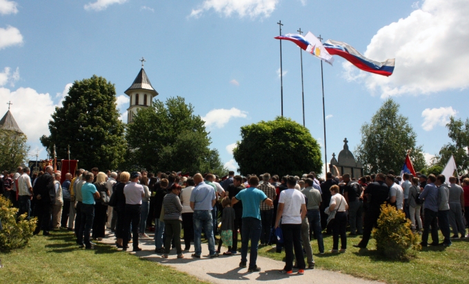 DOBOJ: Služen parastos i položeni vijenci za 413 poginulih boraca