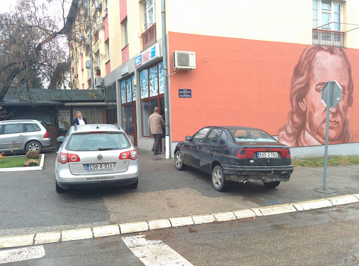 DOBOJ: Parking papak, papak zvaničnik! (FOTO)