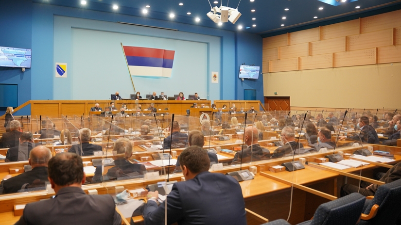 Zakon o nepokretnoj imovini usvojen, Nikšić (blago) negoduje. Da li je Govedarica bio u pravu?