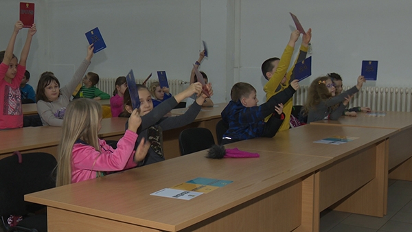 DOBOJ: Učenici OŠ "Sveti Sava" posjetili Gradsku upravu