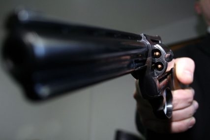 DETALJI RANJAVANJA U DOBOJU Nakon svađe iz pištolja upucao muškarca