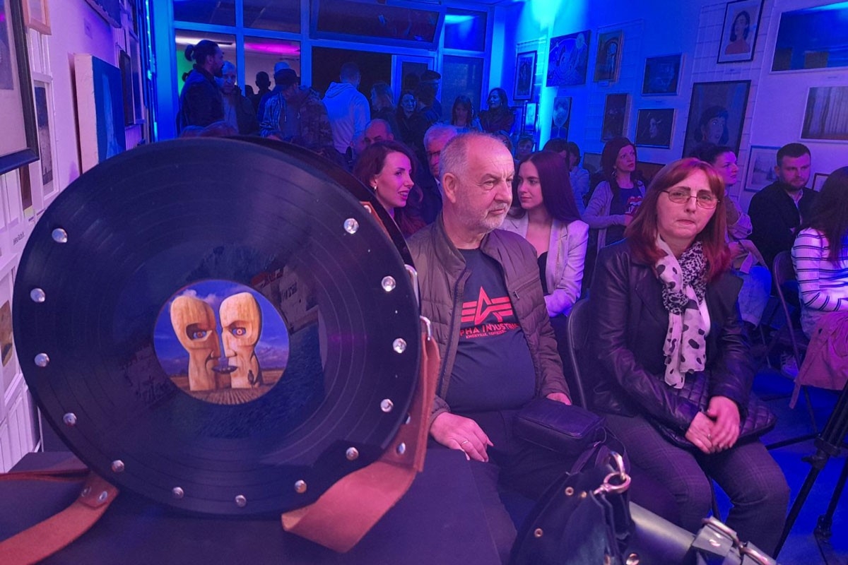 DOBOJ: Ko je prvi imao ploču bio je glavni u društvu