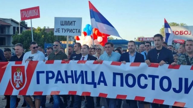 Bljutava predstava za lakoverne