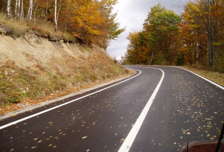 PUTEVI: Povoljni uslovi za vožnju, ali oprez zbog odrona