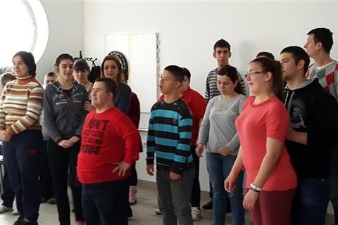 DOBOJ: Paketići za djecu sa smetnjama u razvoju i dječijeg kutka