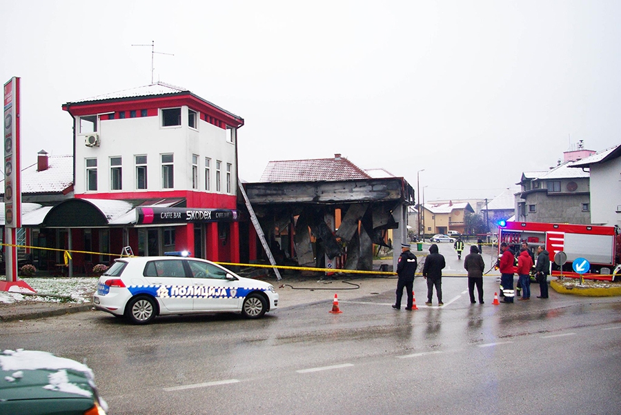 DOBOJ: Uhapšeni zbog sumnje da su zapalili benzinsku pumpu „Slavuljica Petrol“